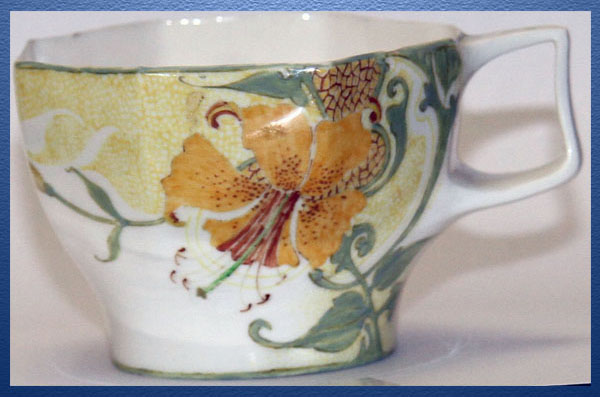 Nr.: 280, On offer a eggshell cup made by Rozenburg, Description: Rozenburg eggshell cup, Height 5 cm, Diameter 7,3 cm, period: Year 1904, J.W. van Rossum